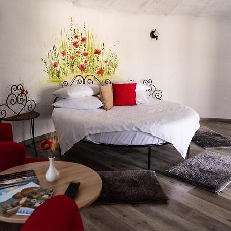 Satul Cu Flori Hotel บูเซา ภายนอก รูปภาพ